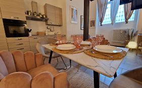 Regina Milano In Porta Romana 2 - Sky Tv, Wifi E Breakfast Box